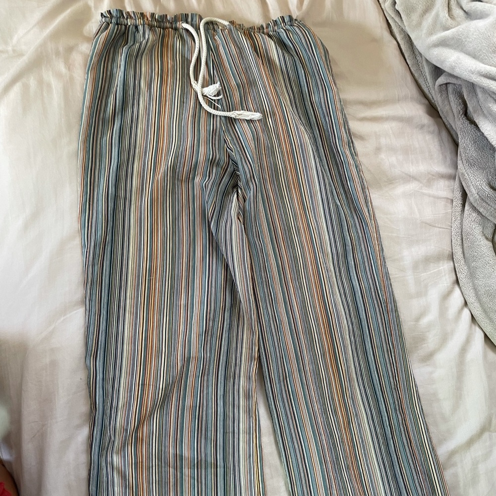 Loose on pastel color flowy pants